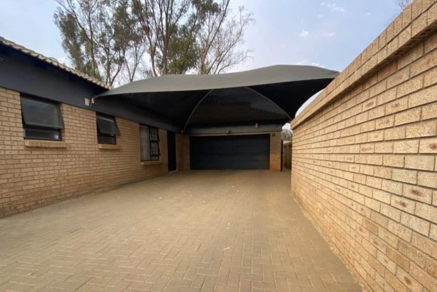 3 Bedroom Property for Sale in Baillie Park North West